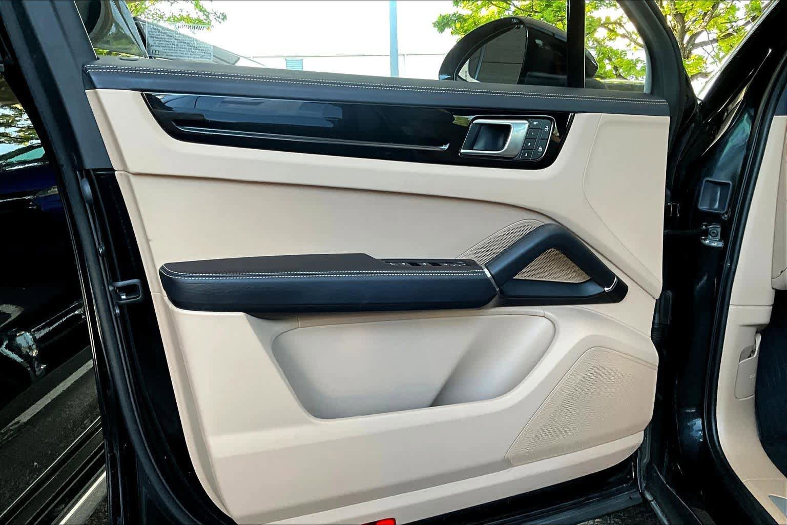 Used 2023 Porsche Cayenne image 22