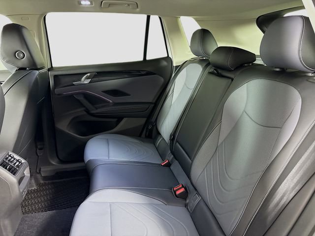 New 2025 Volkswagen Tiguan SE image 25