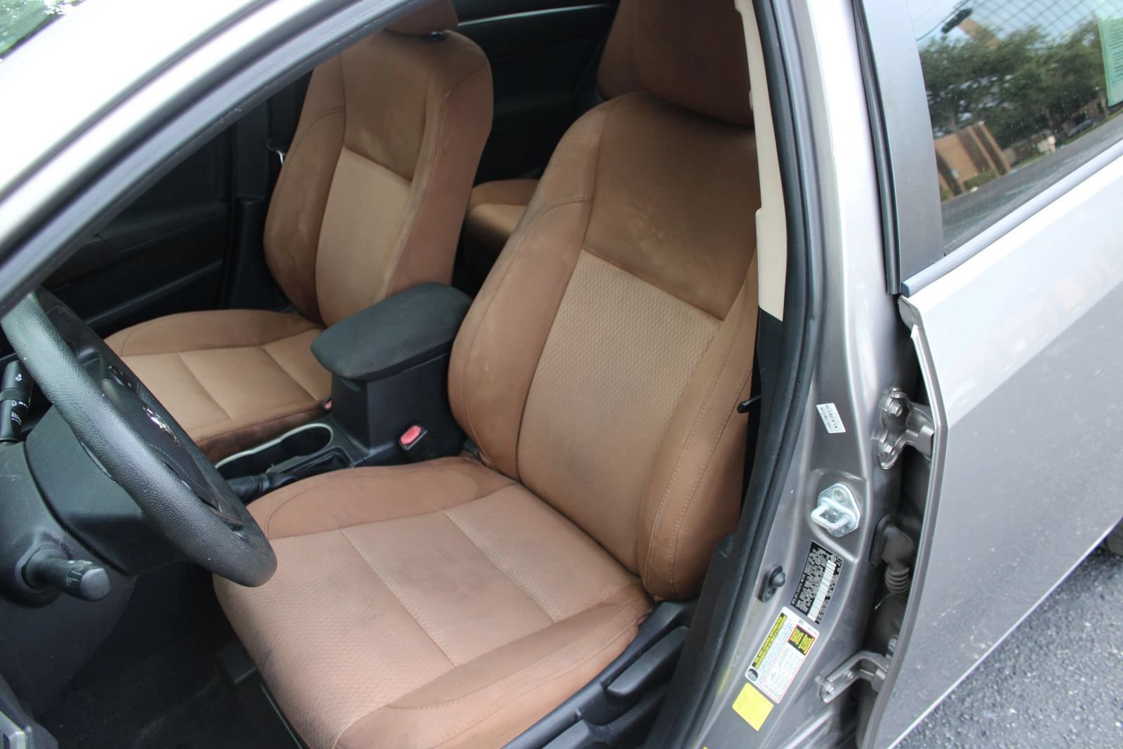 Used 2016 Toyota Corolla LE FWD image 7