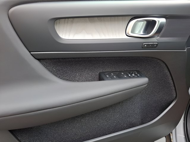 New 2026 Volvo XC40 B5 Plus w/ Protection Package Premier AWD/4WD image 4