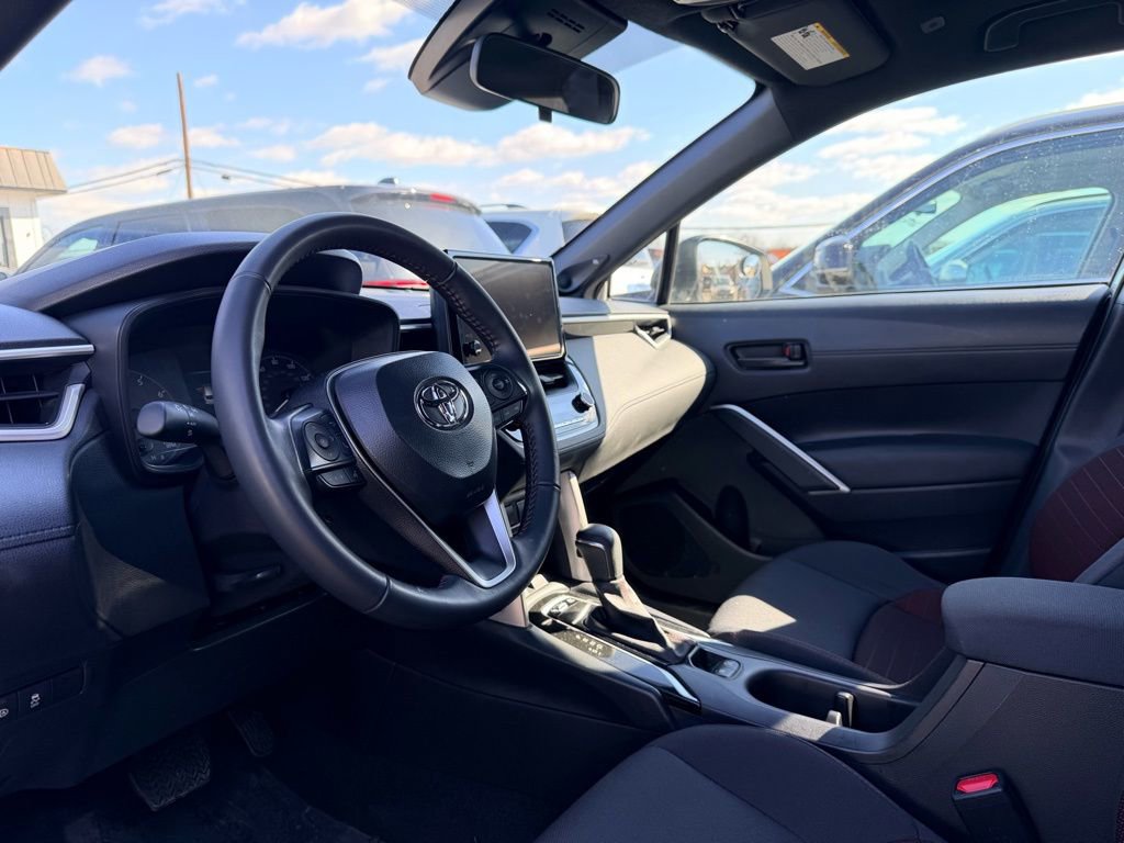 Used 2025 Toyota Corolla Cross AWD Hybrid w/ Moonroof Package image 9