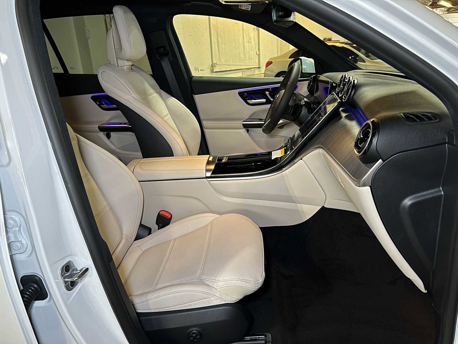 New 2025 Mercedes-Benz GLC 300 4MATIC image 11