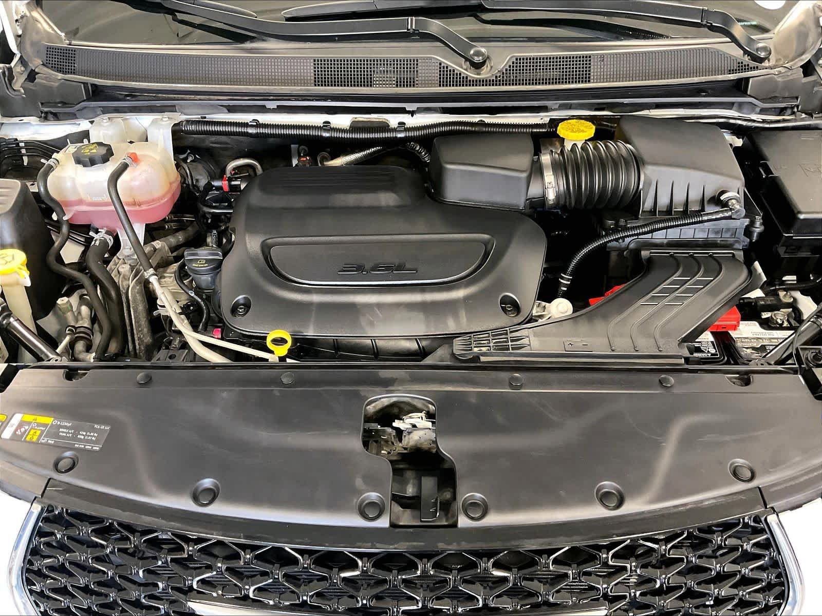 Used 2023 Chrysler Pacifica Touring-L FWD image 29