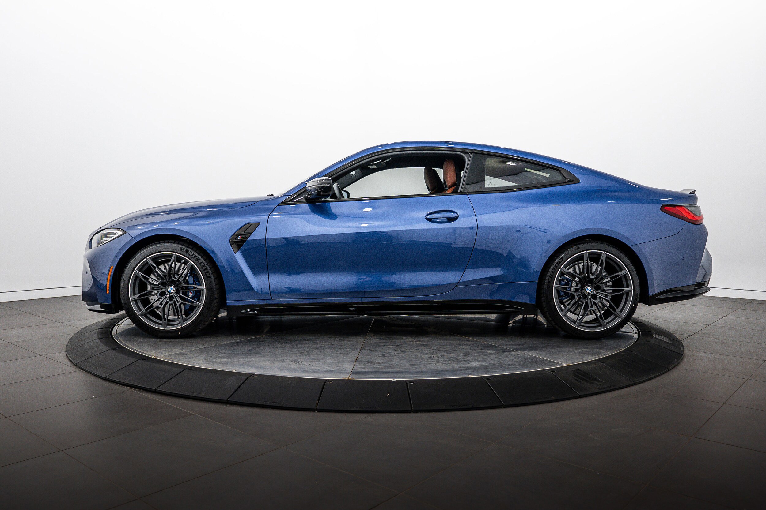 Used 2024 BMW M4 Competition RWD image 7