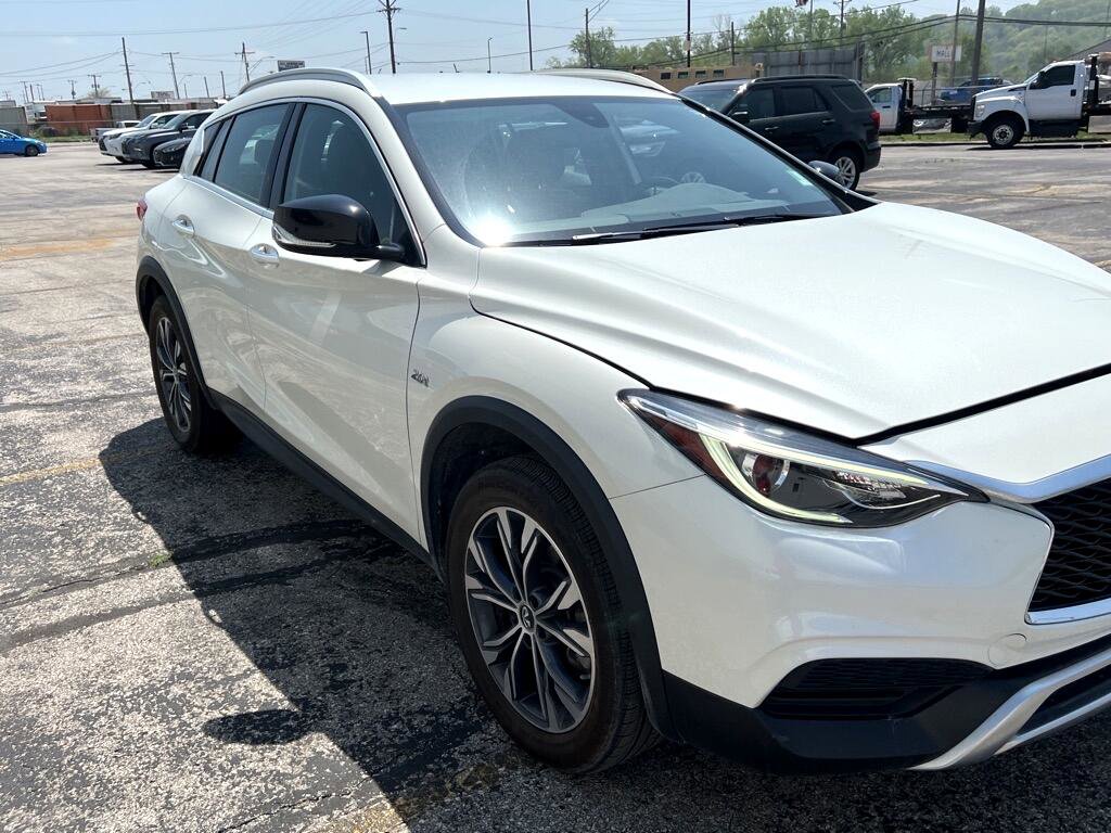 Used 2018 INFINITI QX30 Premium w/ Cargo Package image 3