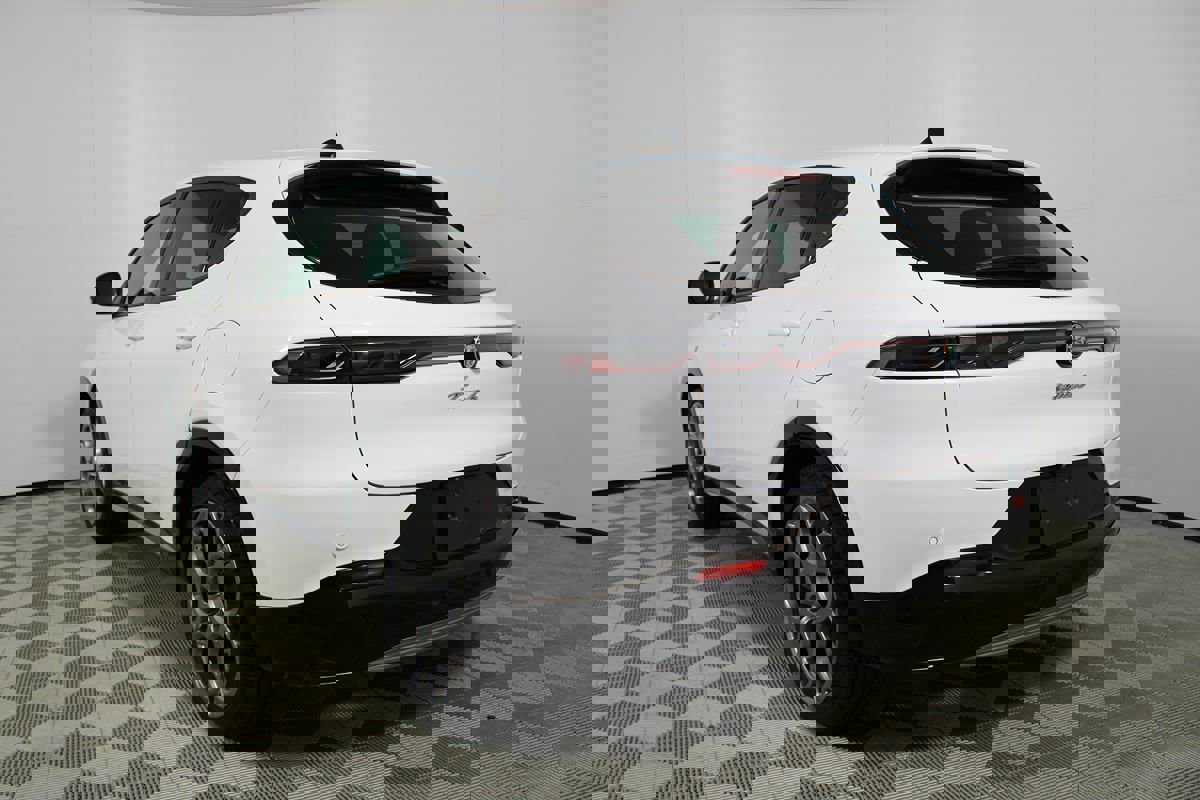 Used 2024 Alfa Romeo Tonale Ti w/ Premium Interior Package image 38