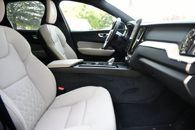 Used 2026 Volvo XC60 B5 Plus AWD/4WD image 33