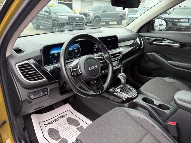 Used 2024 Kia Seltos S AWD/4WD image 3