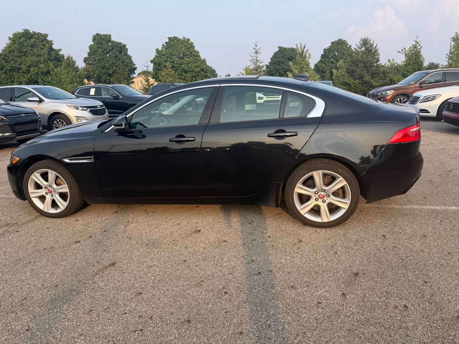 Used 2018 Jaguar XE Premium AWD/4WD image 8