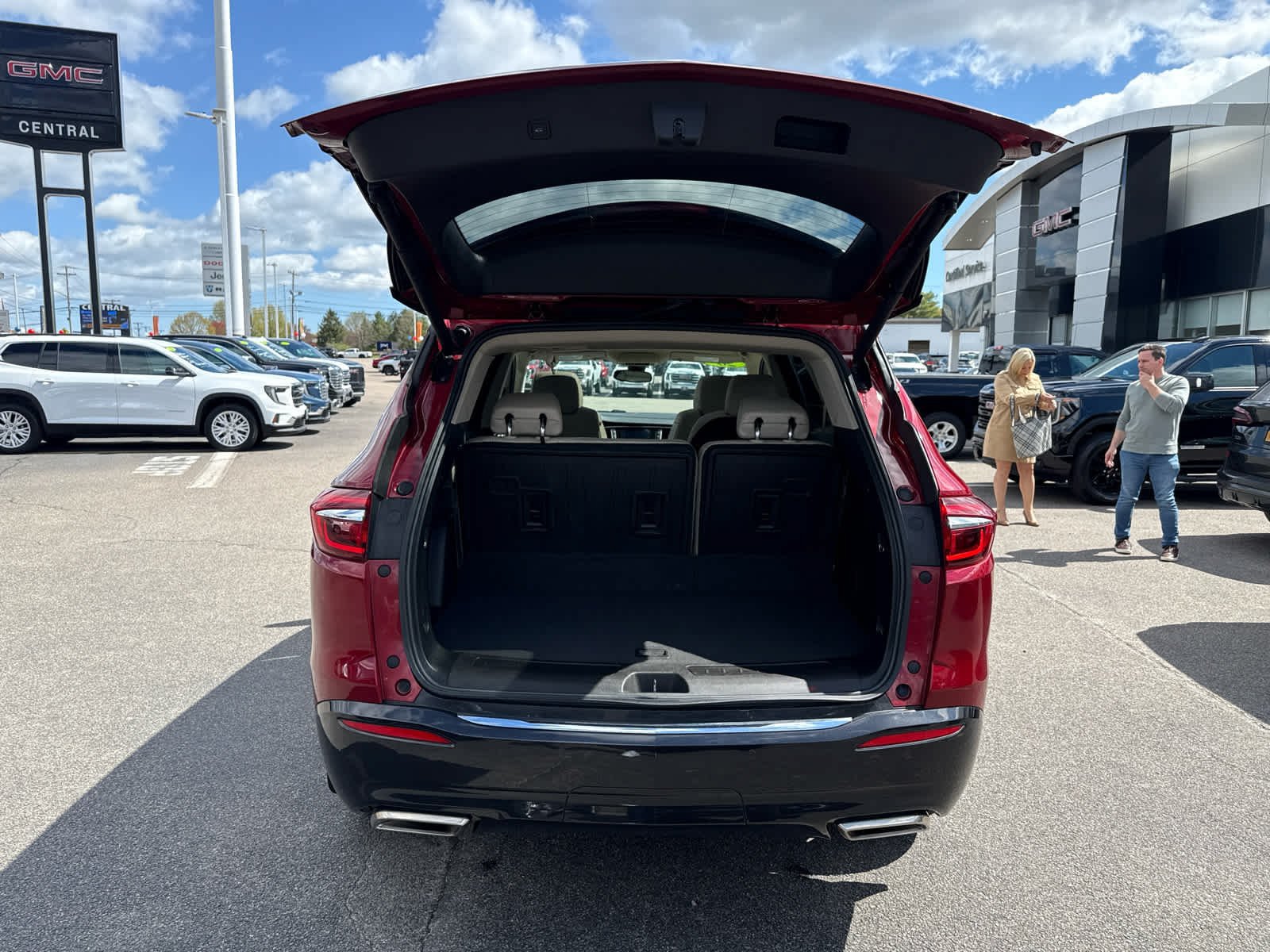 Certified 2020 Buick Enclave Premium w/ Sun and Sites Package AWD/4WD image 10