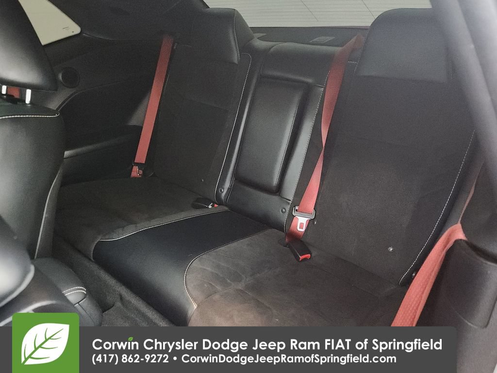 Used 2015 Dodge Challenger SRT RWD image 30