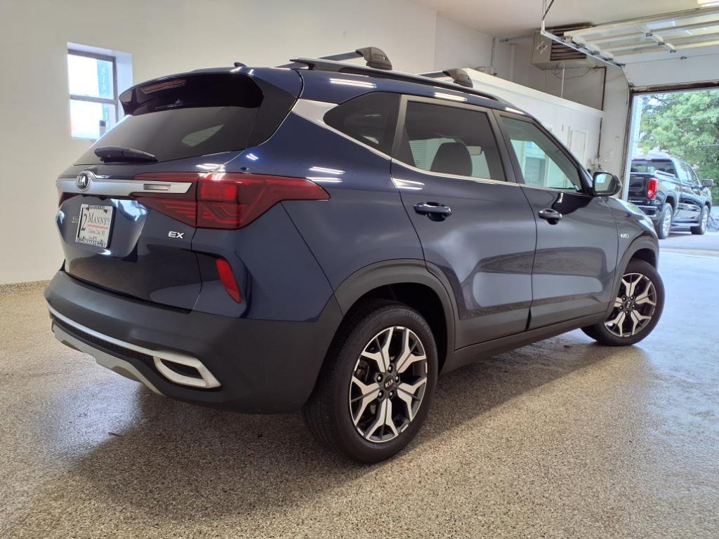 Used 2021 Kia Seltos EX image 3