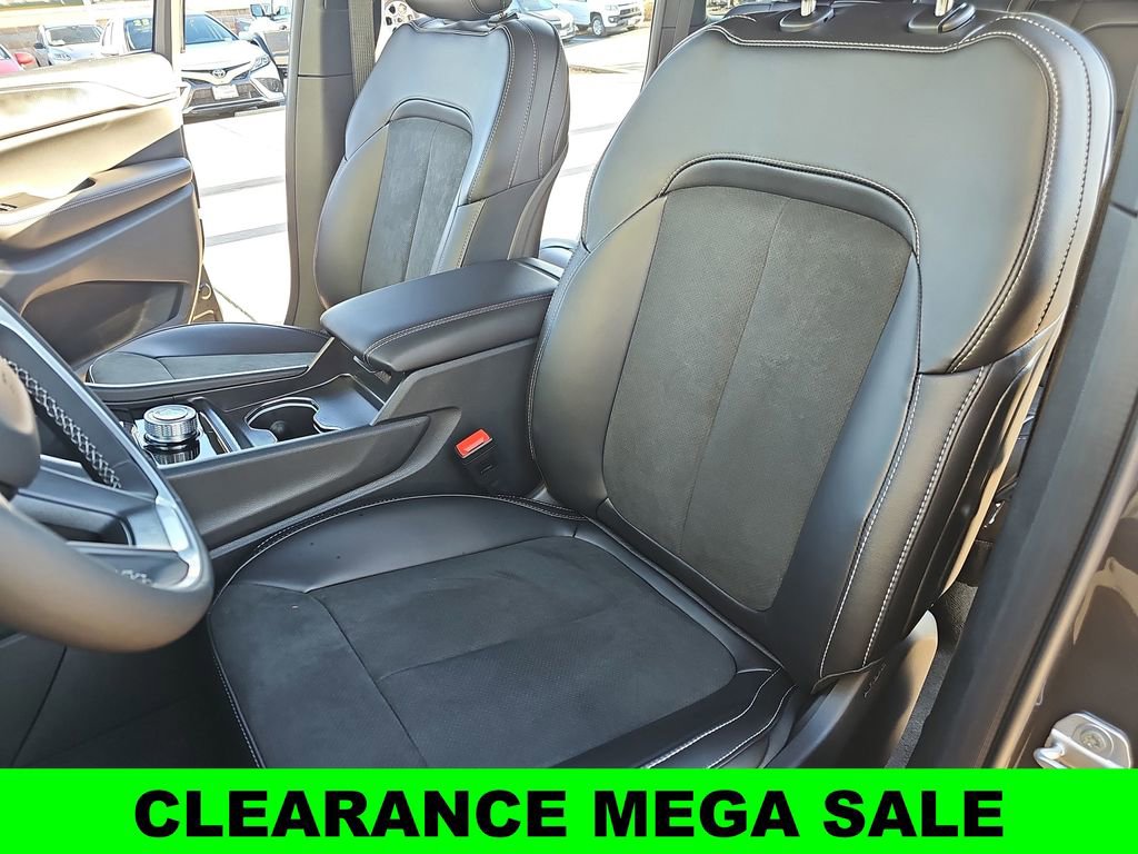 New 2025 Jeep Grand Cherokee Altitude image 15