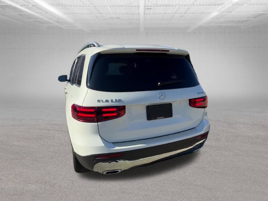 Used 2026 Mercedes-Benz GLB 250 4MATIC image 4