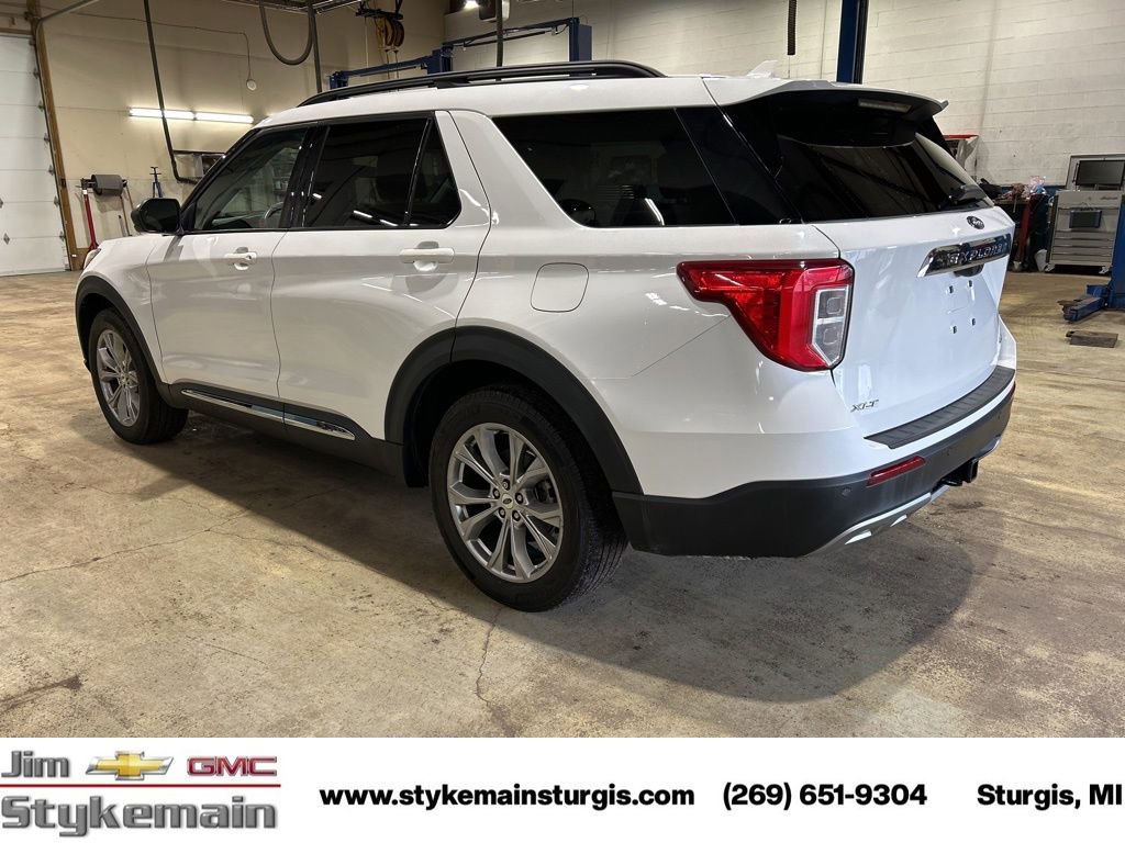 Used 2023 Ford Explorer XLT AWD/4WD image 8