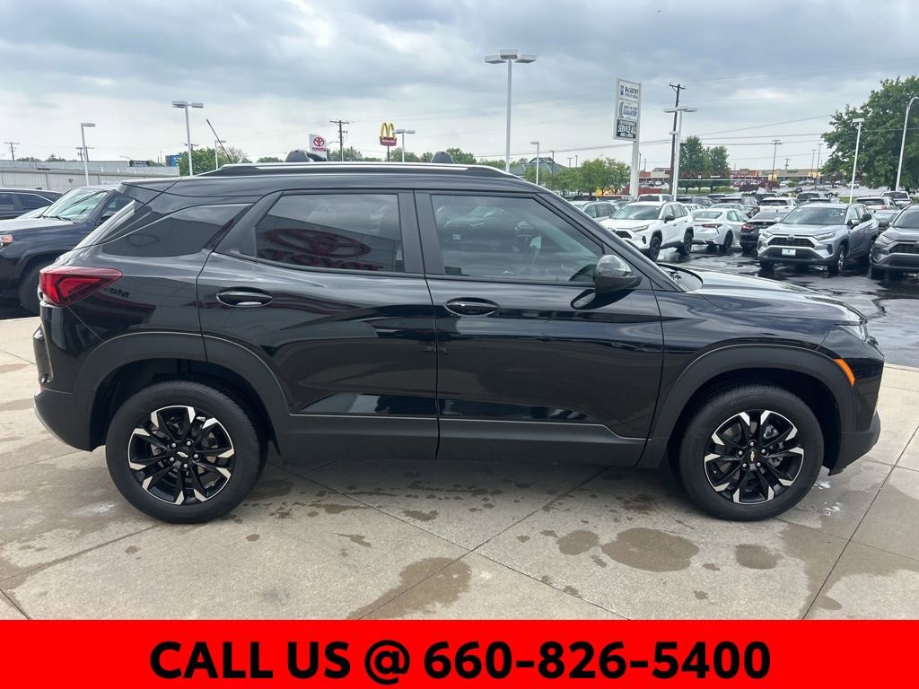 Used 2023 Chevrolet TrailBlazer LT w/ Convenience Package AWD/4WD image 3