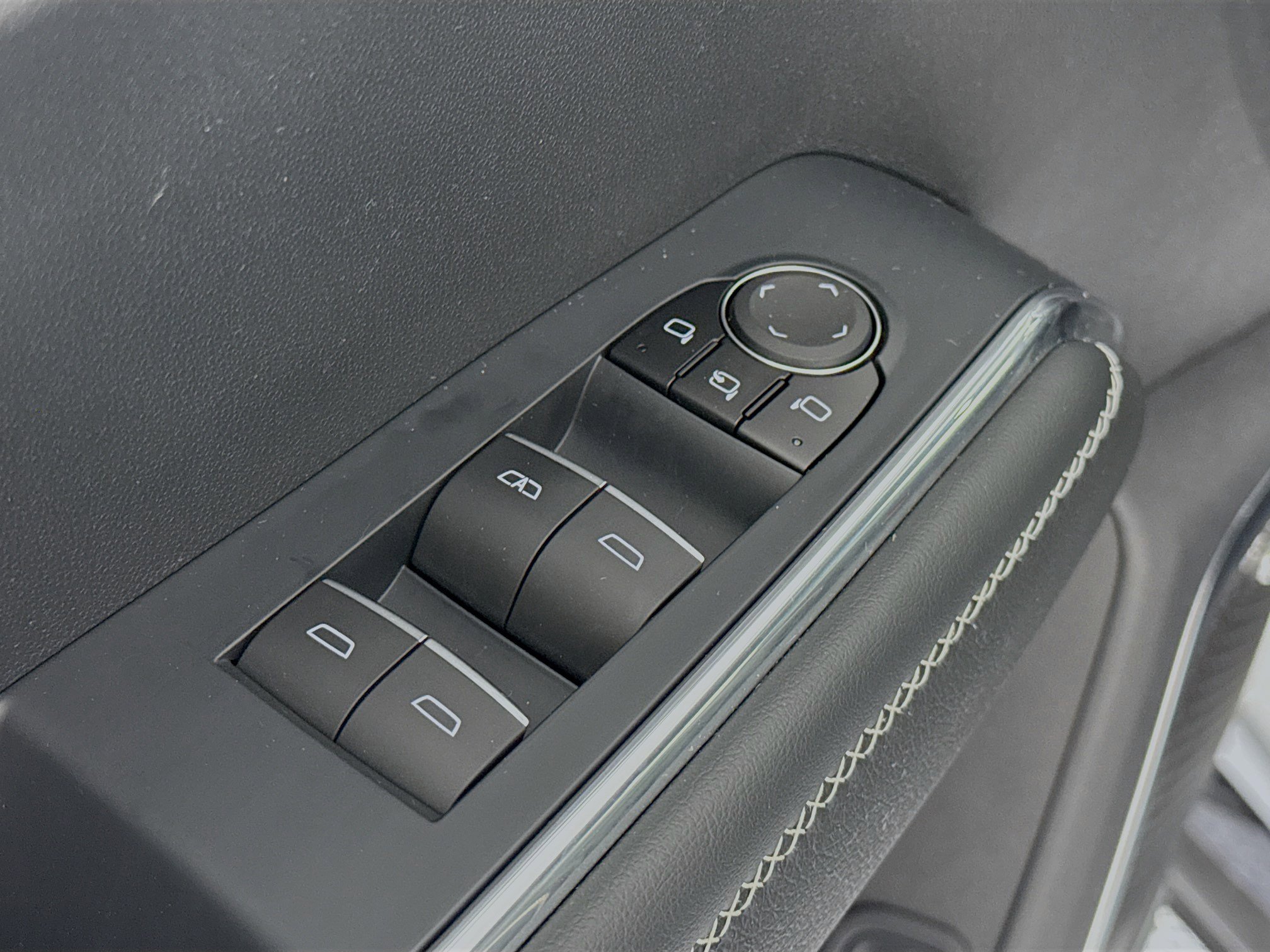 Used 2024 GMC Acadia Denali image 18