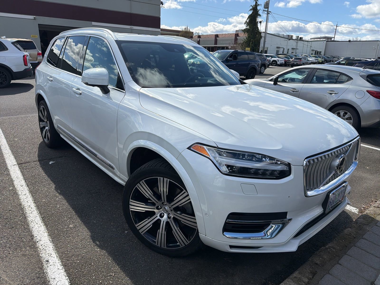 Used 2021 Volvo XC90 T8 Inscription w/ Lounge Package image 3