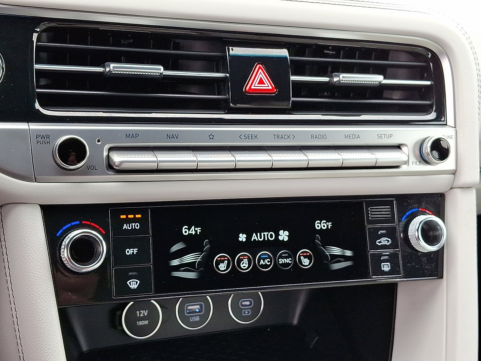 Used 2025 Genesis G70 2.5T image 15