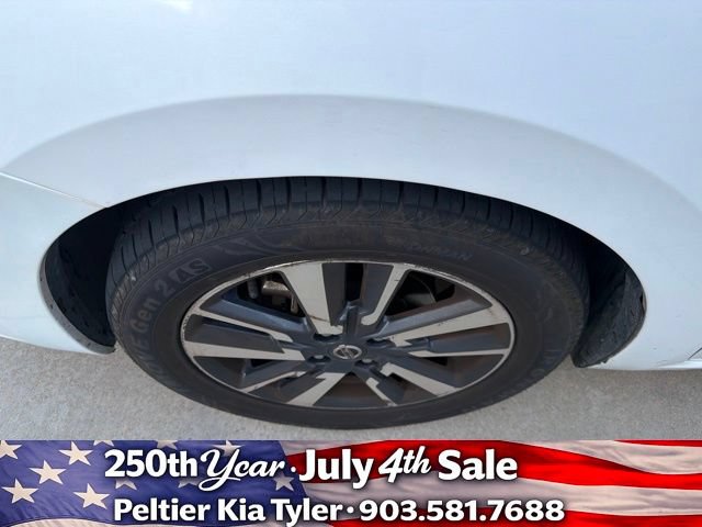 Used 2022 Nissan Versa SV FWD image 4