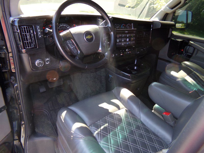 Used 2022 Chevrolet Express 2500 Extended RWD image 22
