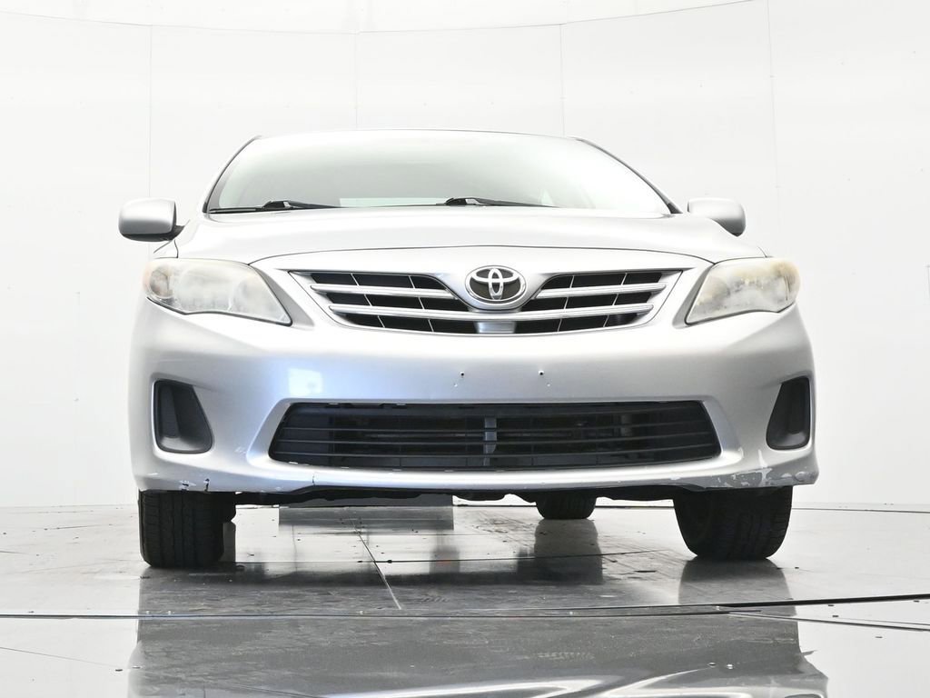 Used 2013 Toyota Corolla LE FWD image 35