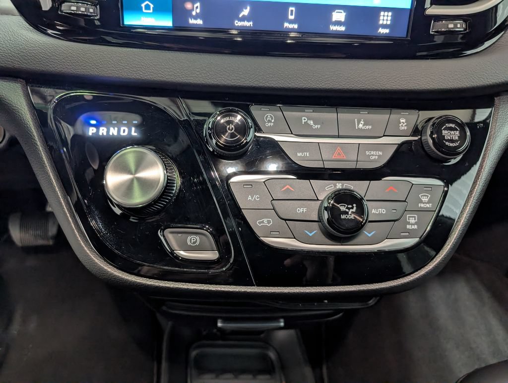 Used 2027 Chrysler Pacifica Select FWD image 22