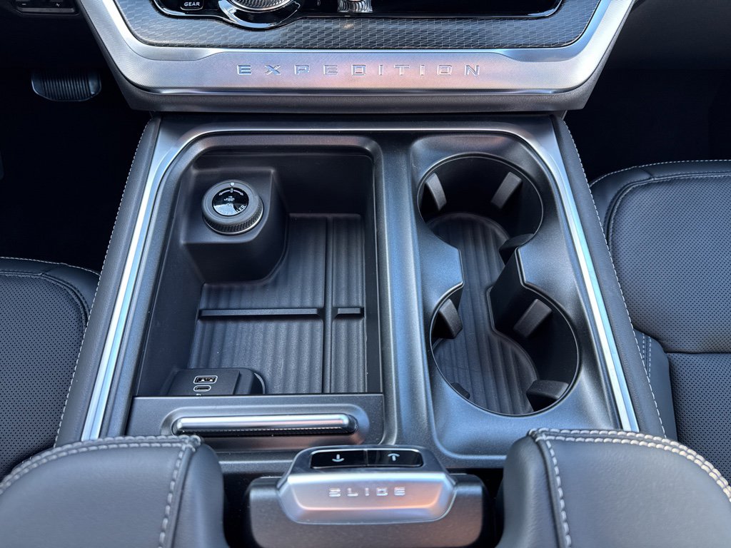 New 2026 Ford Expedition Platinum w/ Stealth Appearance Package AWD/4WD image 30