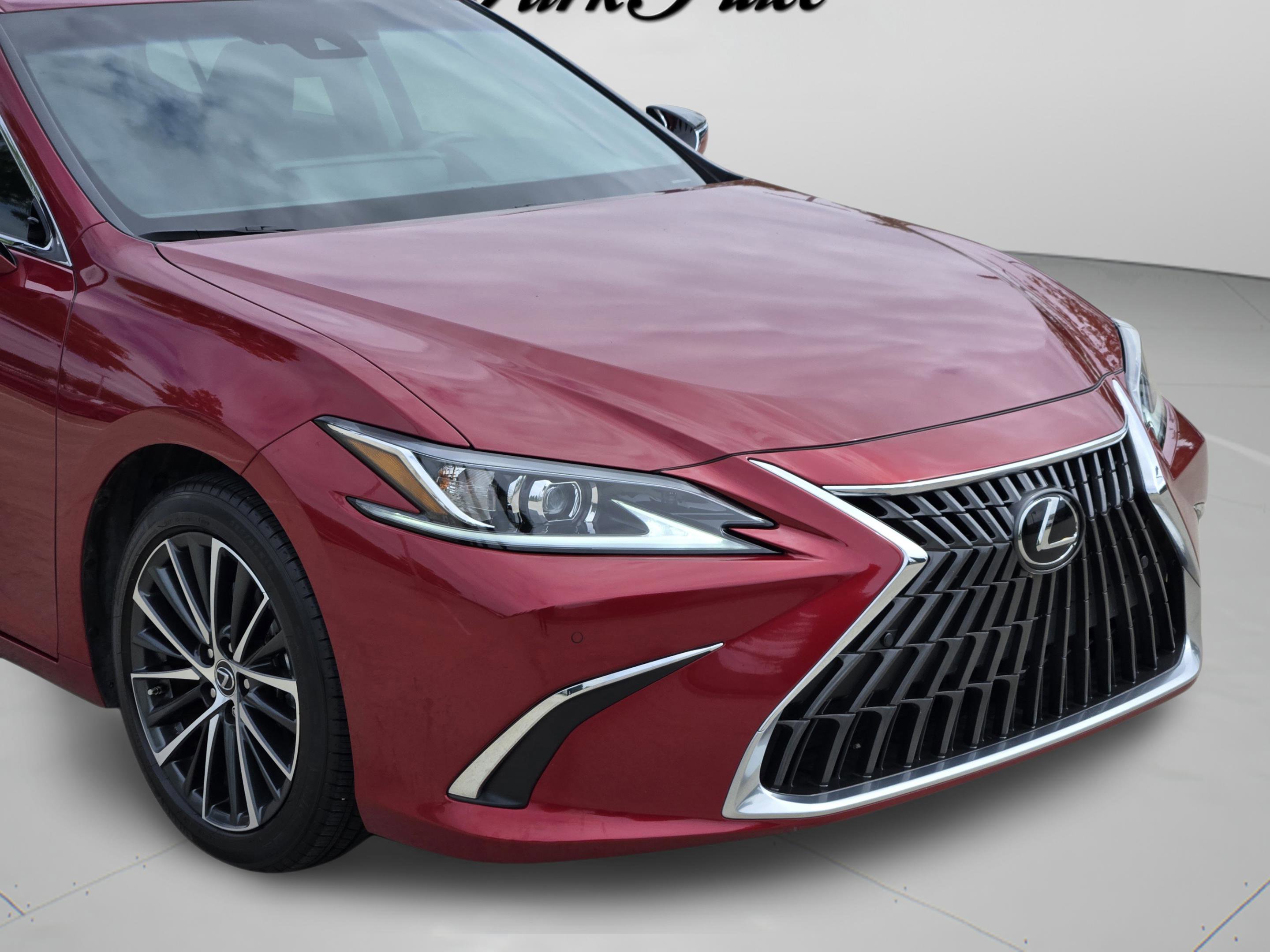 Used 2025 Lexus ES 300h w/ Premium Package FWD image 33