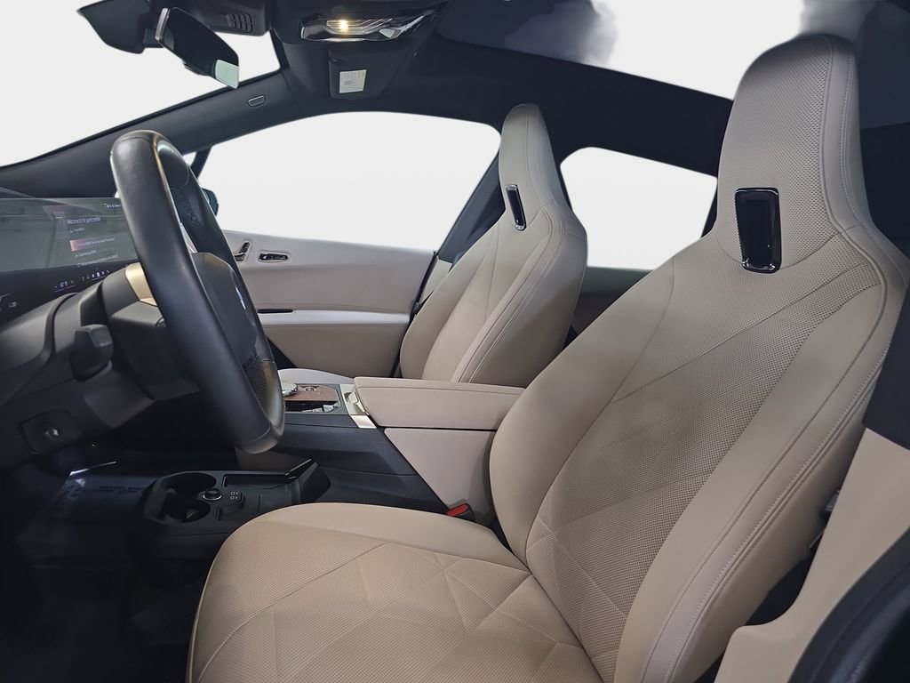 Used 2024 BMW iX xDrive50 w/ Sport Package image 17