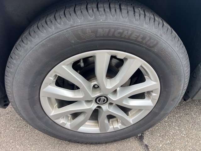 Used 2020 Nissan Rogue S w/ Special Edition Package AWD/4WD image 4