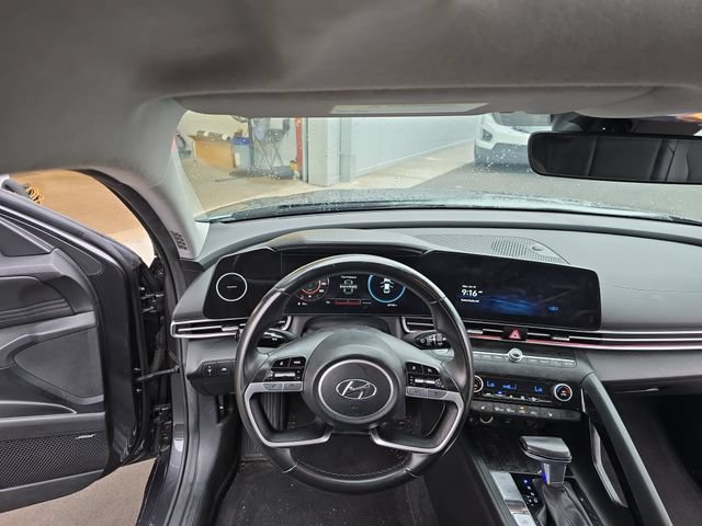 Used 2023 Hyundai Elantra Limited FWD image 16