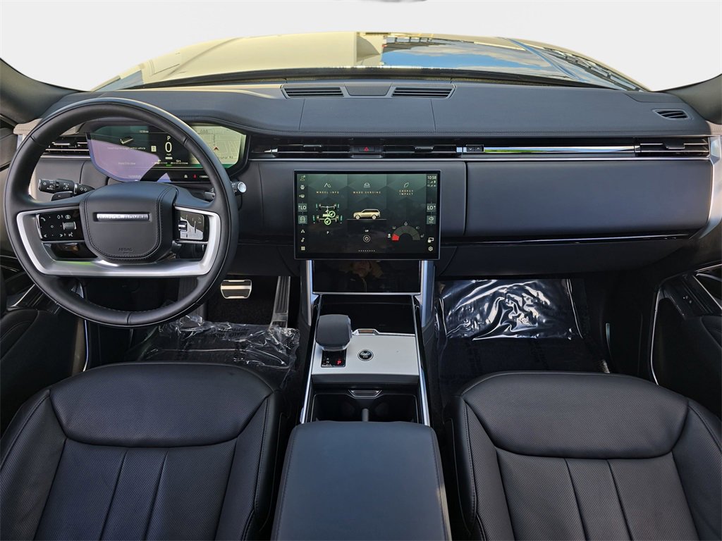 Certified 2025 Land Rover Range Rover SE image 9