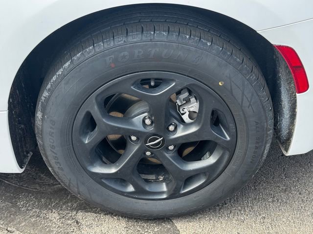 Used 2024 Chrysler Pacifica Limited FWD image 10