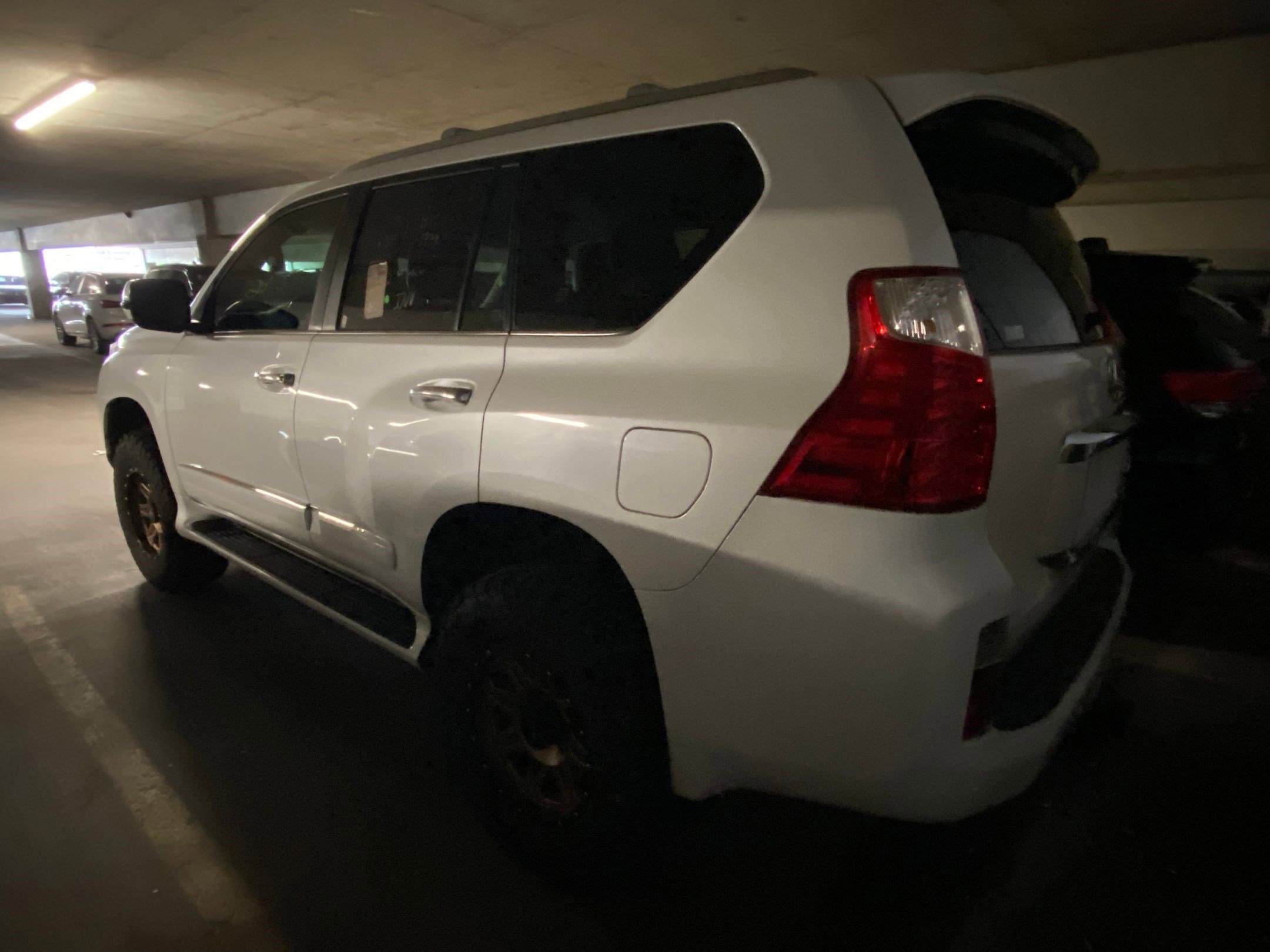 Used 2012 Lexus GX 460 image 2