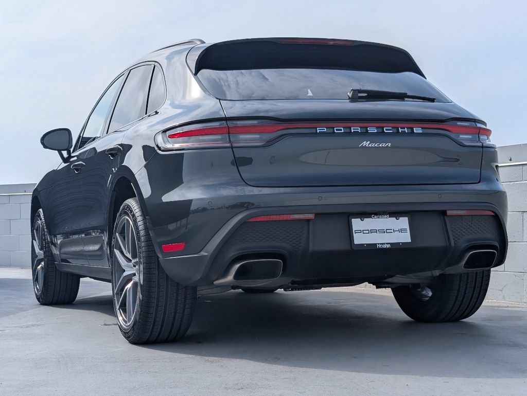 Certified 2024 Porsche Macan AWD/4WD image 3