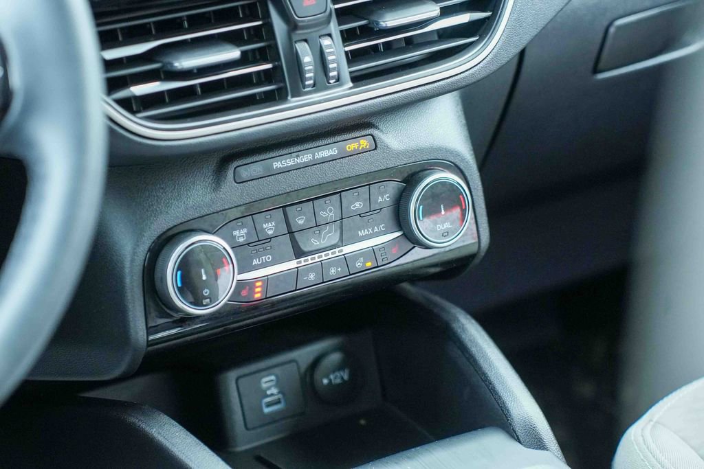 Certified 2022 Ford Escape SE w/ SE Sport Appearance Package image 22