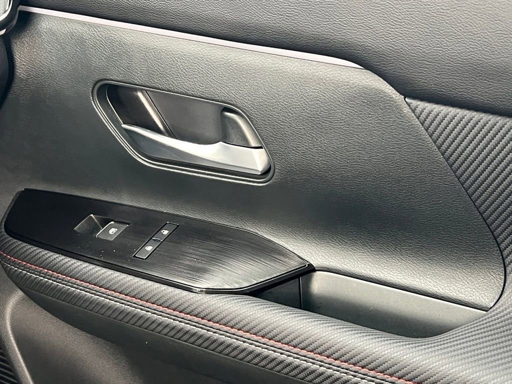 Certified 2025 Nissan Kicks SR image 25