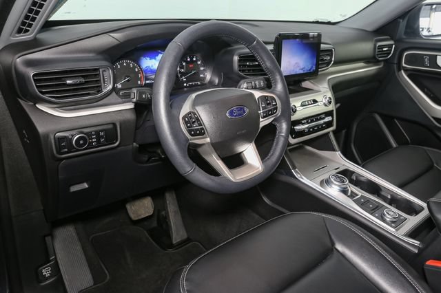 Used 2023 Ford Explorer XLT w/ Equipment Group 202A AWD/4WD image 21