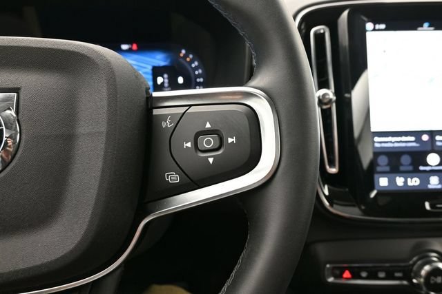 Used 2025 Volvo XC40 B5 Plus AWD/4WD image 25