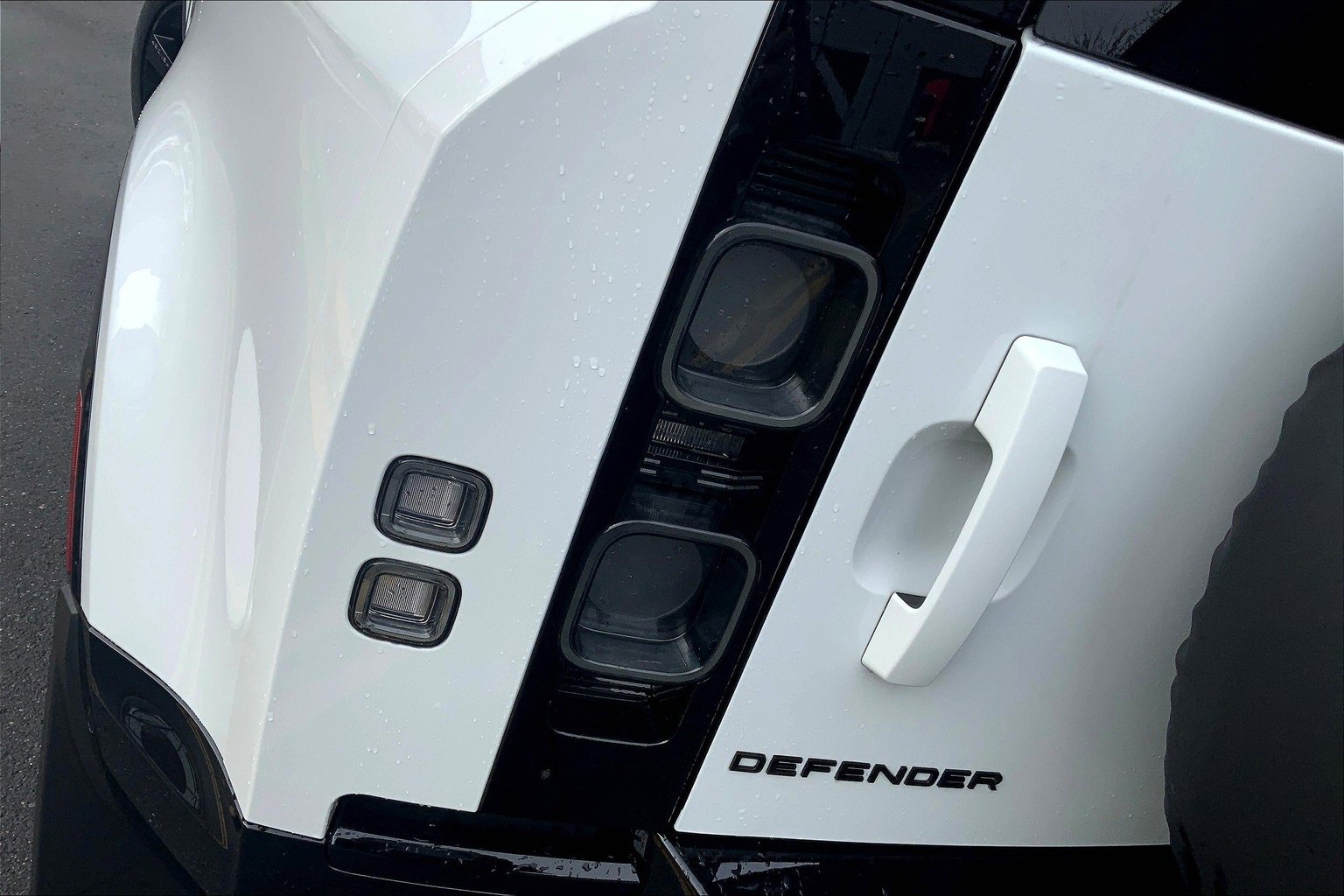 New 2025 Land Rover Defender 90 V8 image 14