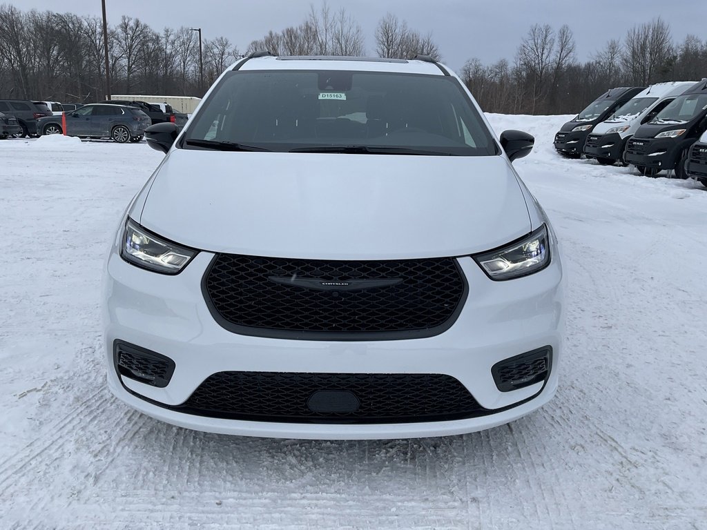 New 2026 Chrysler Pacifica Limited w/ Uconnect Theater Family Group image 2