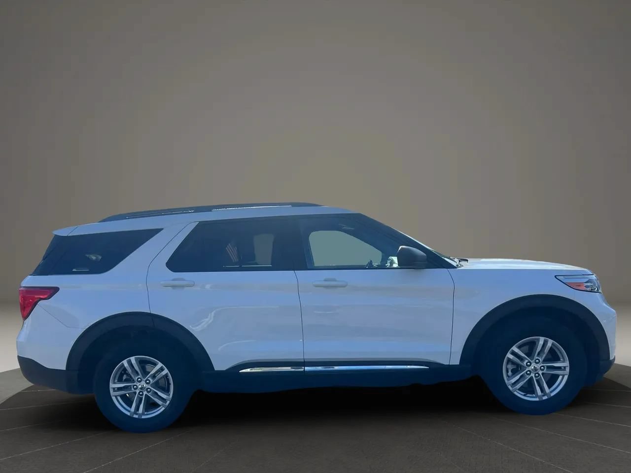 Used 2020 Ford Explorer XLT AWD/4WD image 4