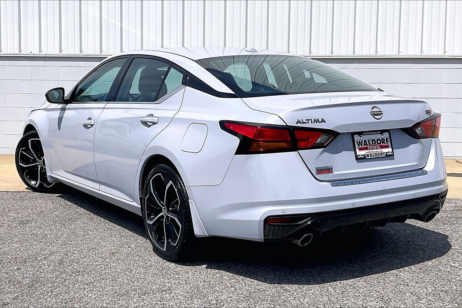 Used 2023 Nissan Altima 2.5 SR FWD image 15