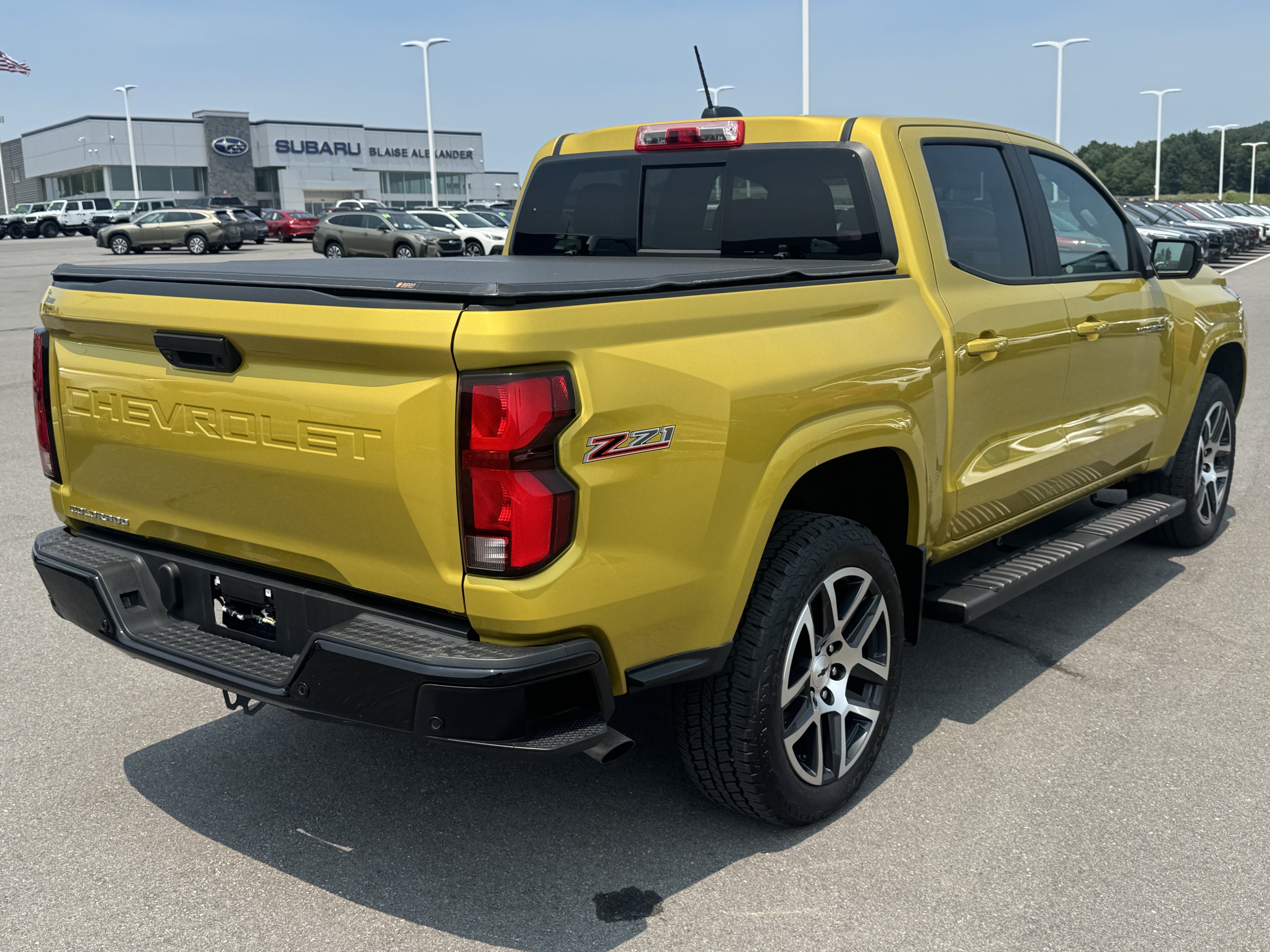 Used 2023 Chevrolet Colorado Z71 w/ Z71 Convenience Package 2 AWD/4WD video 3