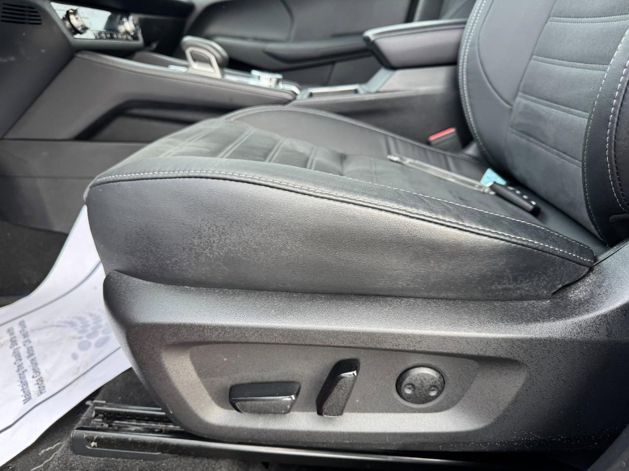 Used 2023 Mitsubishi Outlander SE image 18