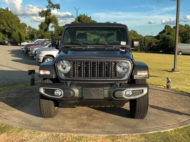 Used 2024 Jeep Gladiator Sport AWD/4WD image 2