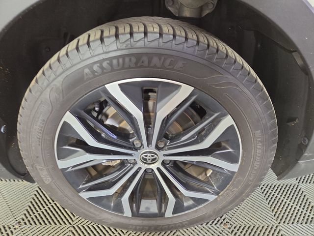 Used 2023 Toyota Crown AWD/4WD image 11