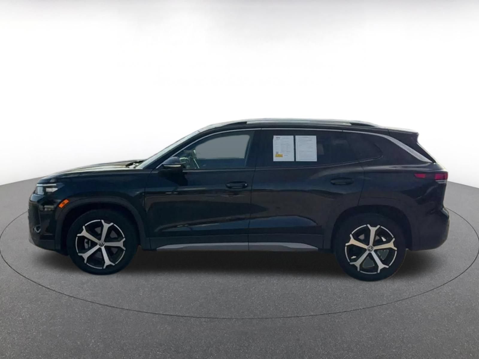 Used 2026 Volkswagen Tiguan SE AWD/4WD image 8
