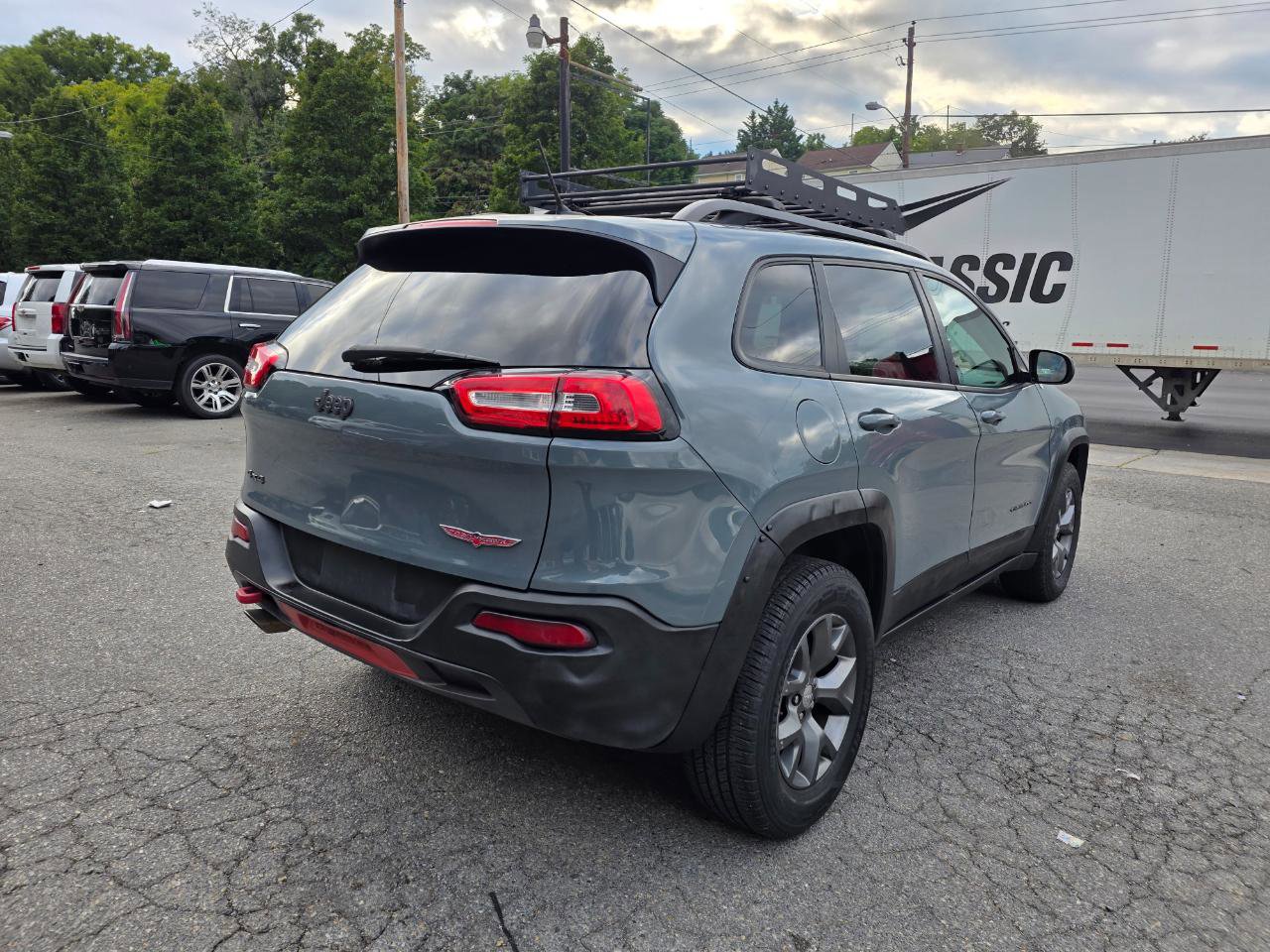 Used 2014 Jeep Cherokee Trailhawk w/ Leather Interior Group AWD/4WD image 5